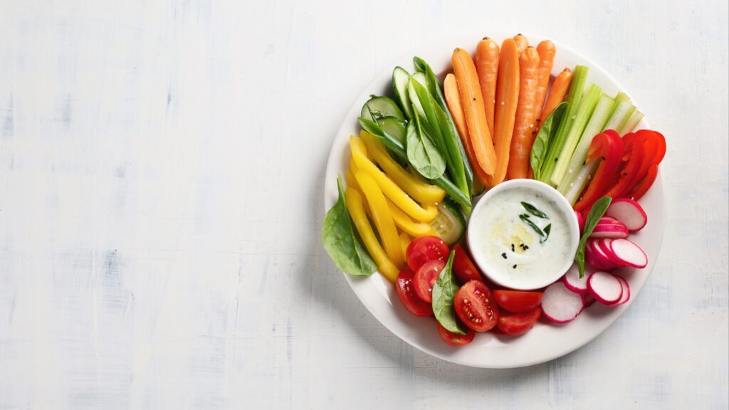 Snackgroenten met tzatziki - caloriearme snacks